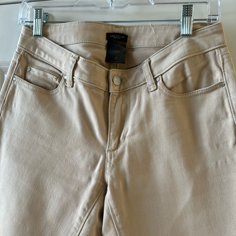 Ann Taylor khaki jean curvy size 2